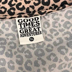 Good Times & Great Adventures Top Womens XL Leopard Cheetah Lightweigh Print #44 thumbnail 8