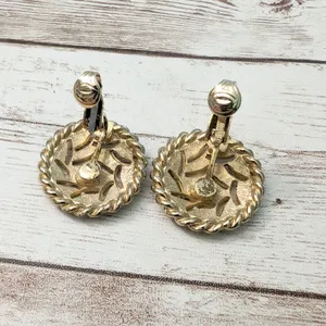 Vintage Clip On Earrings - Cream & Gold Tone Fancy Design thumbnail 5