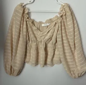 ASTR The Label Off The Shoulder Blouse Sz M Puff Sleeves Shimmer Peplum Top thumbnail 1