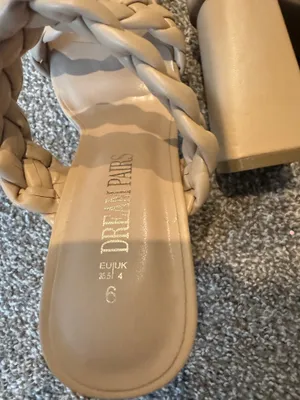 Brand new dream pairs size 6 platform heels thumbnail 4
