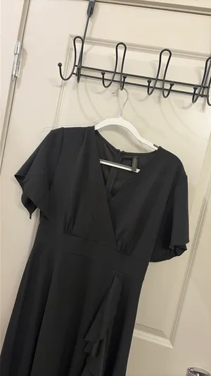 Black dress Size L thumbnail 3