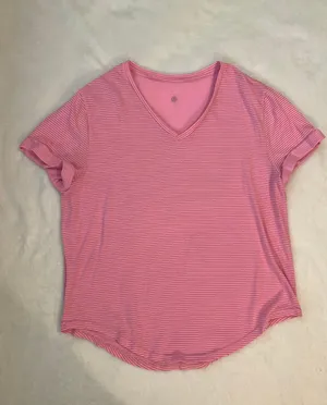 Lululemon V Neck Shirt thumbnail 3