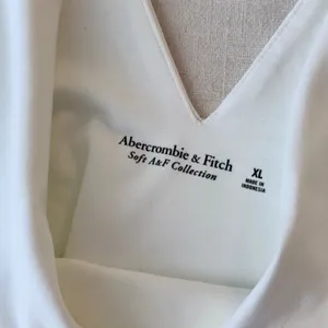 Abercrombie Soft A&F Bodysuit XL White Deep V Clean Girl Minimalist NWT thumbnail 9