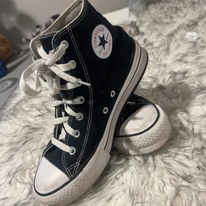 Converse High-Top Sneakers – Kids Size 5 (Fits Women’s 7) ✨ thumbnail 4