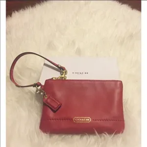 ✨ 4xHP✨Coach
Red Leather Wristlet✨ thumbnail 4