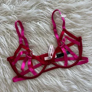 Victoria’s Secret Very Sexy Heartware Open-Cup Strappy Demi Bra Lipstick M-DD thumbnail 2