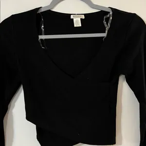 Bozzolo Black V-Neck Crop Top thumbnail 3