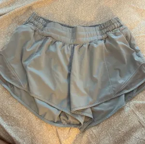 Lululemon Hotty Hot 2.5" Shorts Low-Rise thumbnail 1