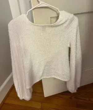 sweater thumbnail 4