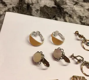 Lot Of 4 Small Vintage - Modern Clip-on Clip On Screw On Costume Earrings Mix thumbnail 7