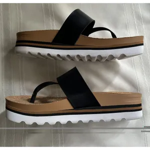 REEF Cushion Sol Hi Platform Flip Flop Sandals Black Tan Womens 9 Cork Wedge EUC thumbnail 4