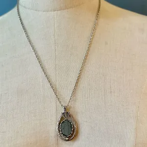 Green and silver tone vintage pendant necklace thumbnail 1