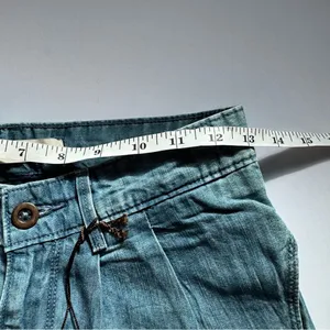 Levi's Relaxed Fit Pleated Light Blue Jeans Size 24 NWT thumbnail 6