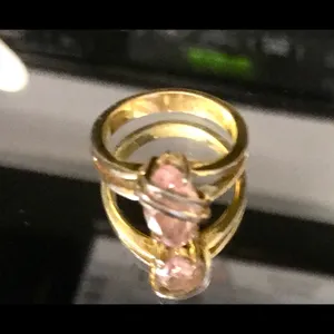 Gold Ring with Pink Stone Sz 8 thumbnail 2