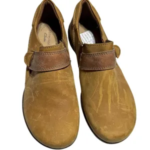 Brand New Clarks Women's Size 7.5 Dark Tan Brown Clogs Booties Boots thumbnail 2
