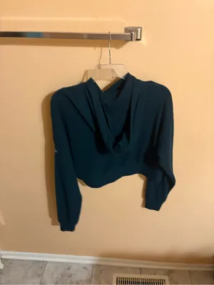 Alo Yoga Muse Hoodie in Midnight Green thumbnail 5
