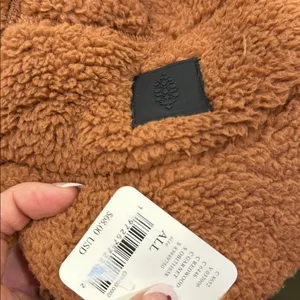 NWT FREE PEOPLE Movement Ascend Fleece Trapper - Redwood $68 thumbnail 4