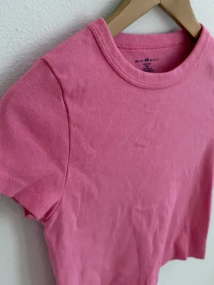 Brandy Melville Pink Baby Tee NWT Short Sleeve Fitted Crop Top One Size thumbnail 4