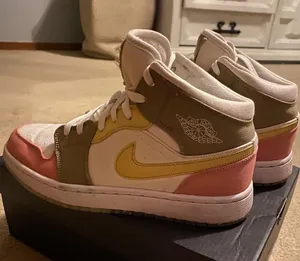 Nike Air Jordan 1 Mid thumbnail 1