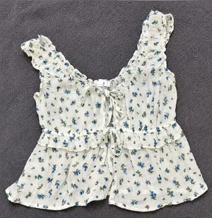 Floral top Size M thumbnail 1
