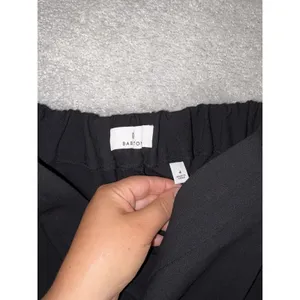 Aritzia Babaton Conan Trouser Pants Womens 4 ‎ Stretch Mid Rise Black Pull On thumbnail 4