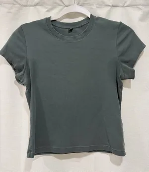 Uniqlo Crop Top thumbnail 1