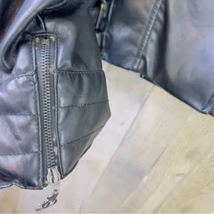 Vintage Rocawear XL Black Buttery Soft Faux Leather W/ROC Zipper Pulls & pockets thumbnail 4
