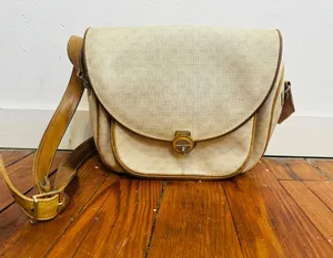 Vintage GUCCI Tan Interlocking GG Turn Lock Crossbody Made In Italy Purse thumbnail 1