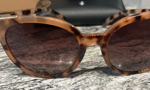 Oscar de la Renta Stylish Tortoise Shell Sunglasses thumbnail 1