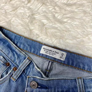 Abercrombie & Fitch 90s Straight Ultra High Rise Curve Love Jeans Soft Girl Alt thumbnail 2