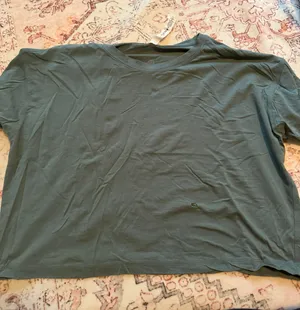 Lululemon T-Shirt thumbnail 1