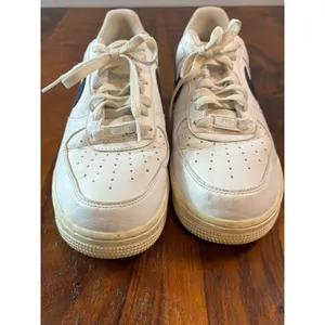 Nike Air Force 1‎ 07 Low Womens White Navy Gold Sneakers FZ6768-100 Size 9 thumbnail 11