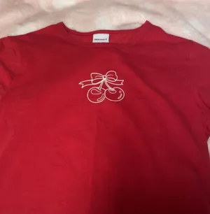Bershka Cherry Top thumbnail 2