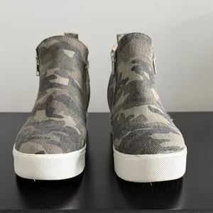 Soda Beige and Blue‎ Striped Wedge Sneaker Bootie Sz 6.5 thumbnail 2
