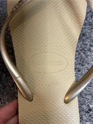 Havaianas Slim Flip Flops in Metallic Gold thumbnail 6