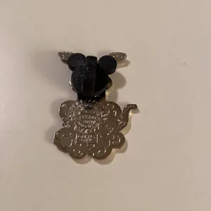 Disney Pin Trading thumbnail 2