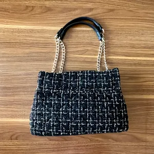 Steve Madden Bledger Tweed Shoulder Bag Black and Gold Classic Glam Luxury Look thumbnail 8