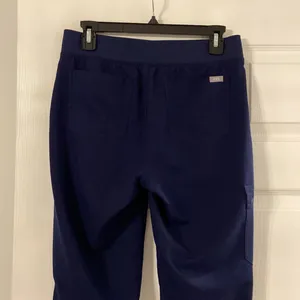FIGS pants size S excellent condition navy blue color inseam 30” waist 30” thumbnail 6