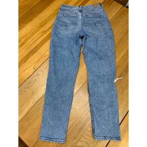 American Eagle Strigid Mom Jeans Womens 4 Regular Distressed Medium‎ Wash Blue thumbnail 5