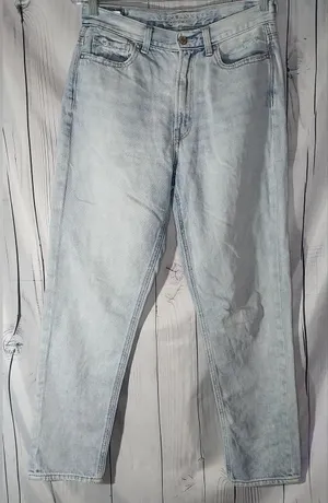 American Eagle Outfitters High-Rise Light Wash Y2K 90's Style Mom Jeans thumbnail 1