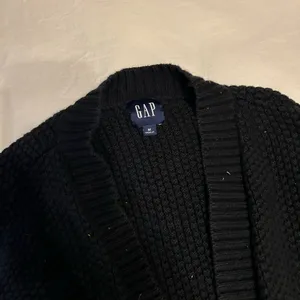 GAP Classic knit cardigan with pockets thumbnail 3