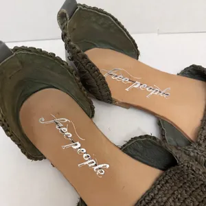 Free People Shoes Womens Size 7.5 38 Green Leather Woven Slip On Flat Sandals thumbnail 2