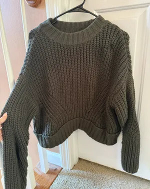 Green sweater  thumbnail 1
