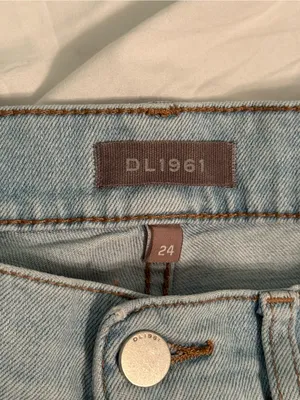 DL1961 Straight Leg Light Wash Jeans thumbnail 4