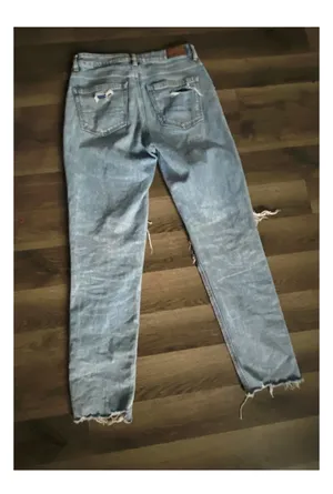 American Eagle Ripped Mom Jeans thumbnail 5