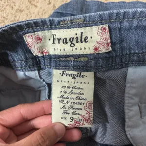Fragile Blue Jeans Y2K Low Rise Denim Shorts Womens 6 Blue Cuffed Button Detail thumbnail 5