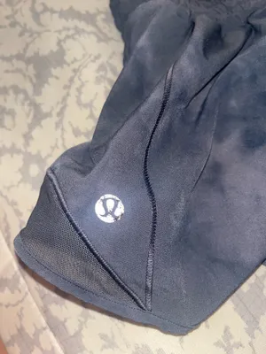 Lululemon Hotty Hot Shorts 2.5" High-Rise thumbnail 3