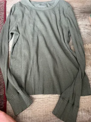 NWT aerie Ribbed Long-Sleeve Crewneck Top - Olive thumbnail 6