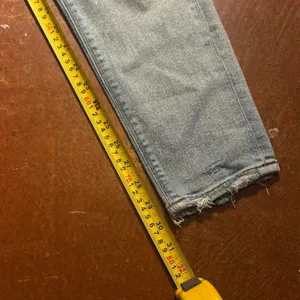American Eagle Outfitters light wash straight-leg mom jeans. Size 2 thumbnail 7