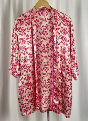 Victoria's Secret Medium Floral Satin Robe Feminine Flowy Pockets thumbnail 1